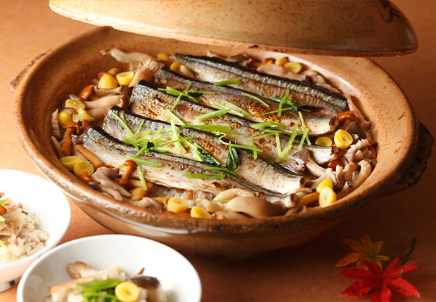 秋季节日秋刀鱼的什锦饭