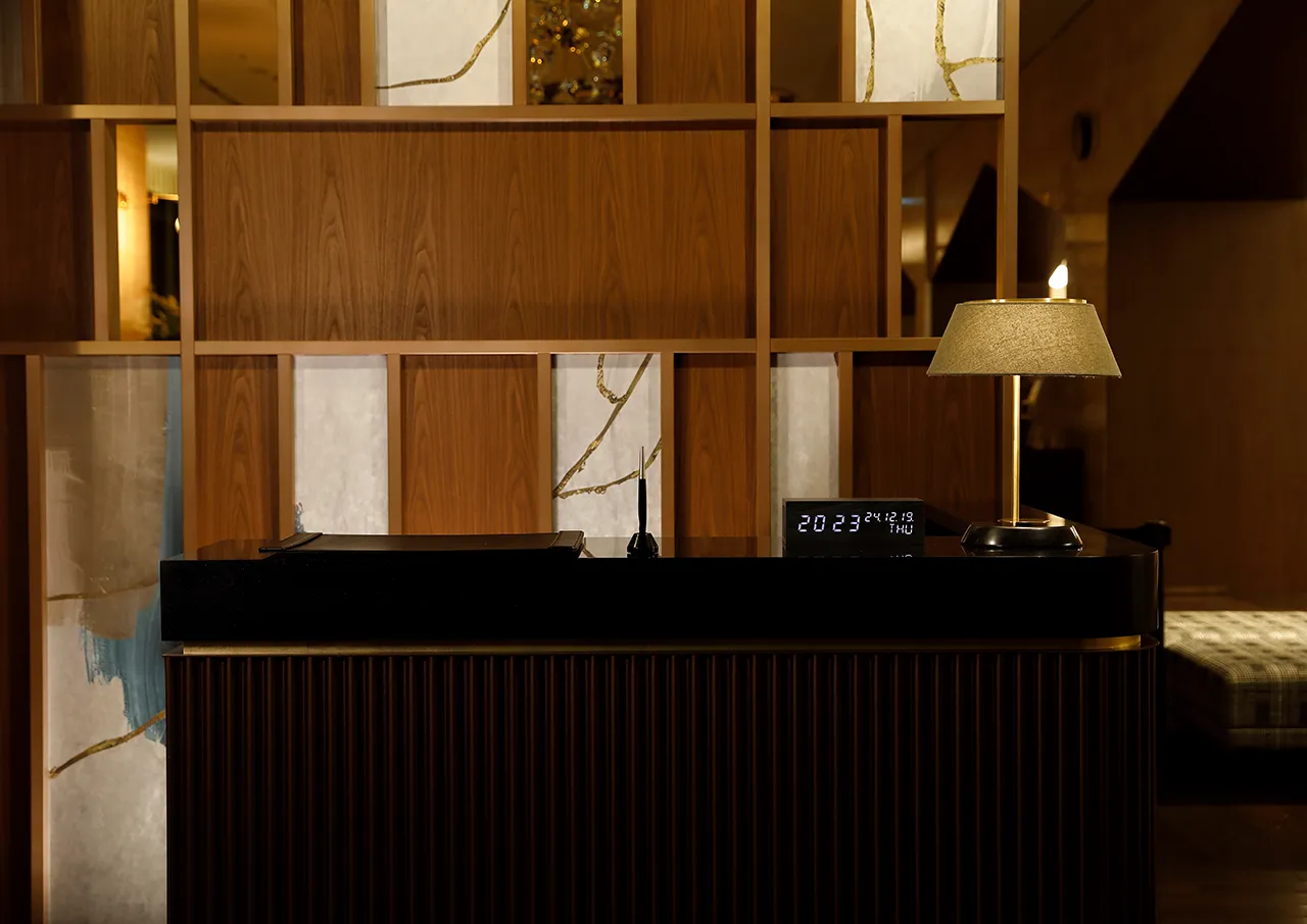 本館ロビー階 専用レセプションデスク